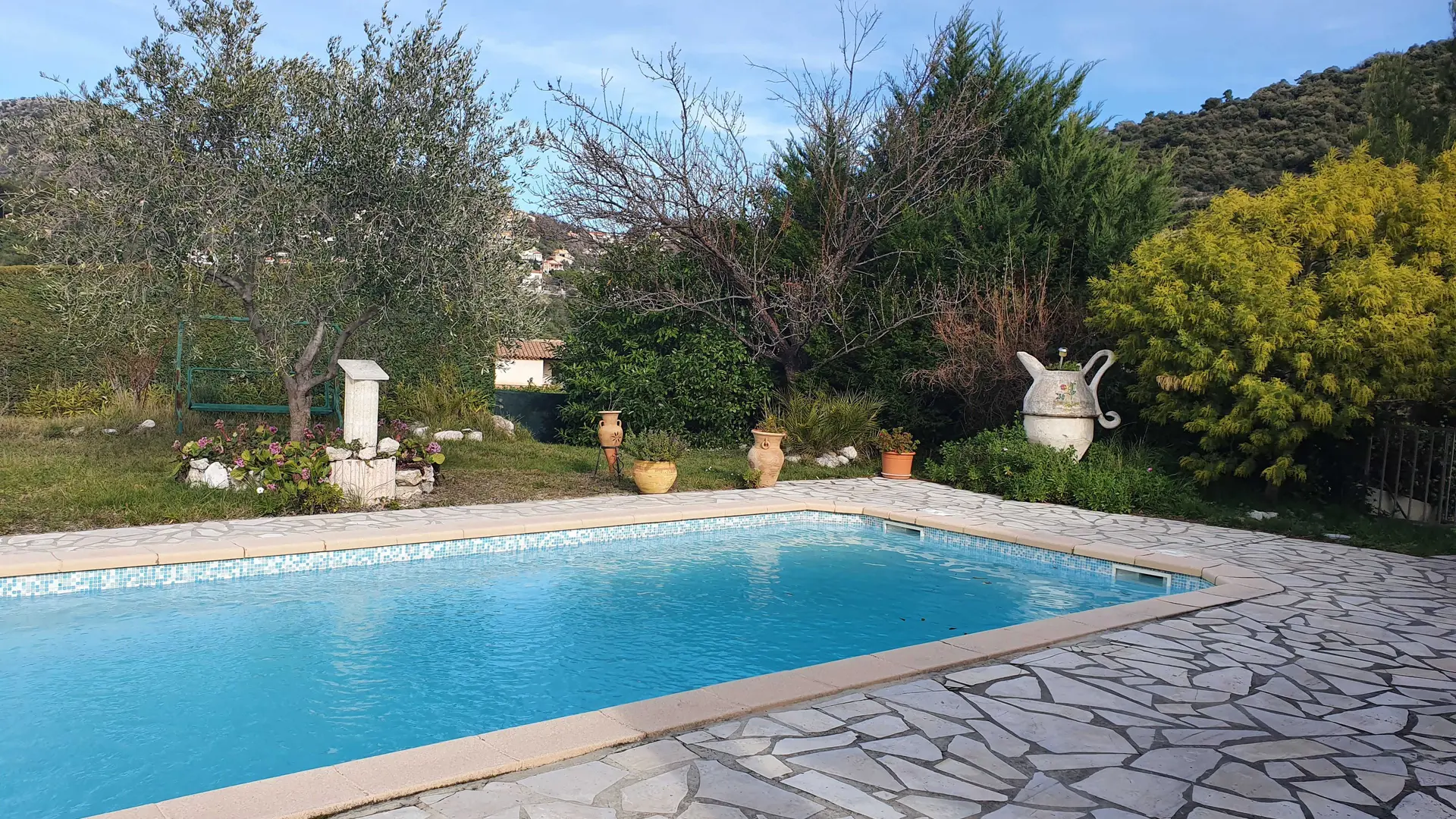 Gîte Gris Azur-Piscine-Aspremont-Gîtes de France des Alpes-Maritimes