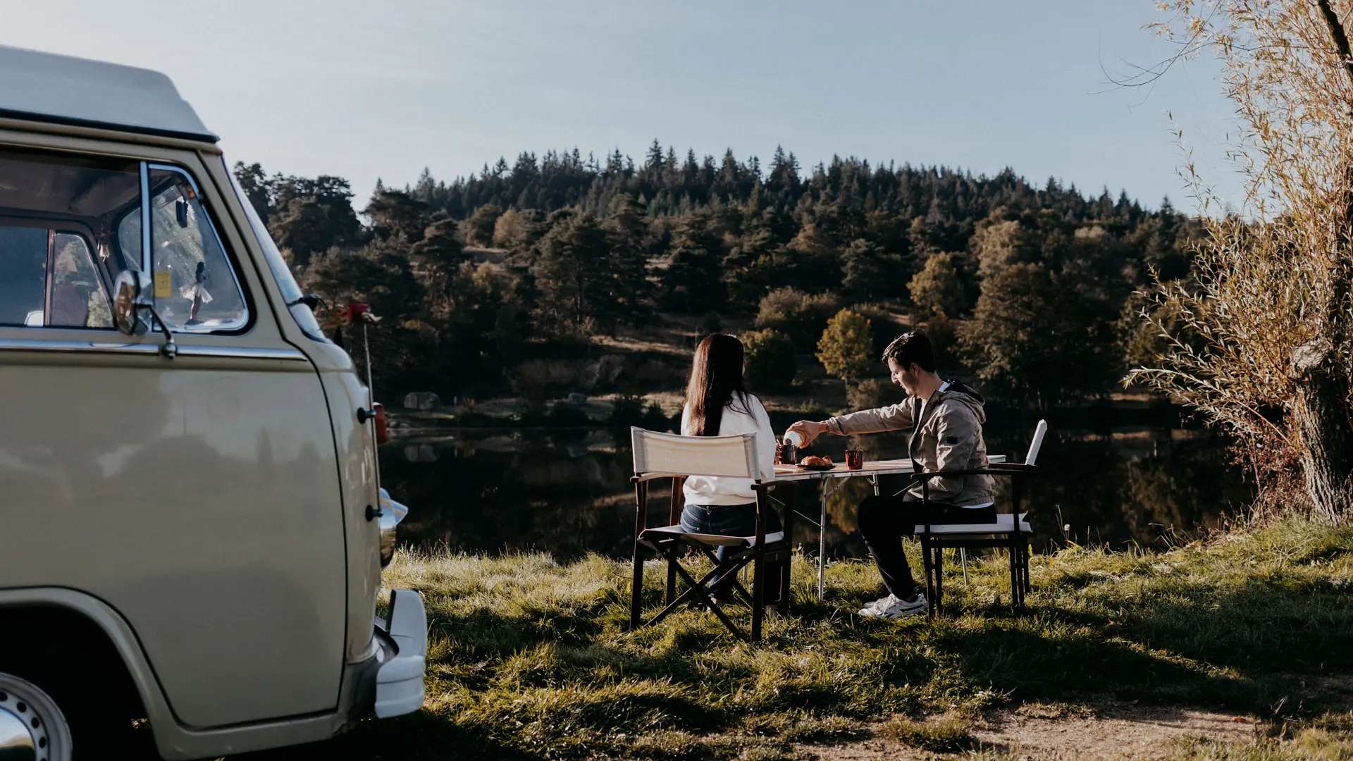 Pique-nique au bord de l'étang de la Plagnette à Les Salles