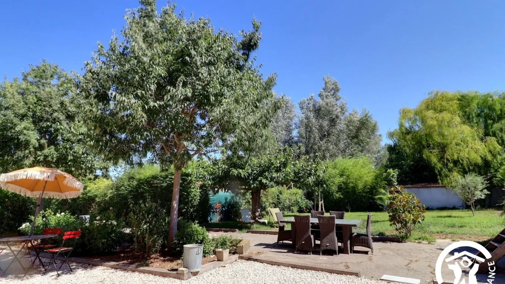 Le jardin devant la maison