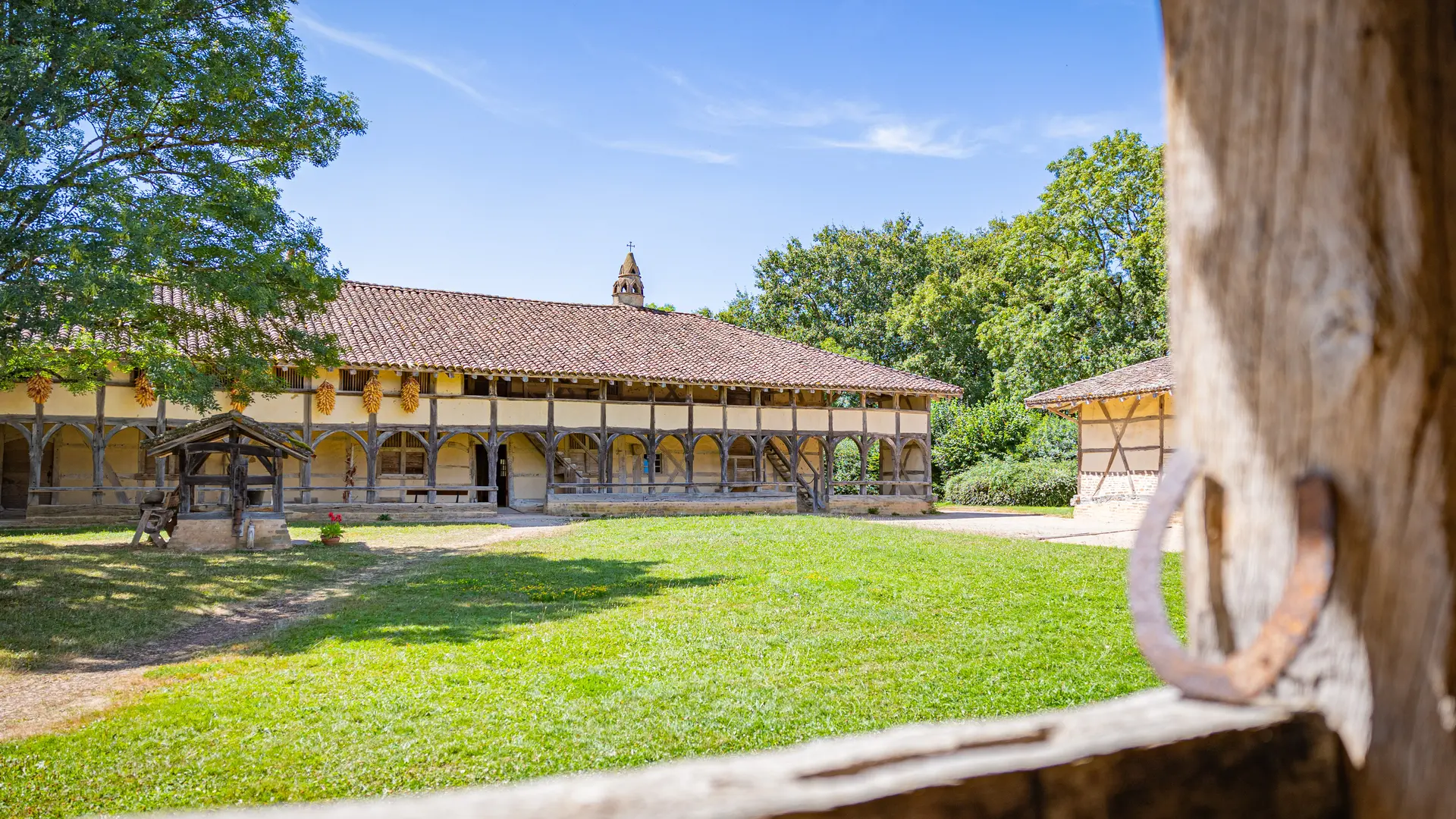 Cour de la ferme des Planons