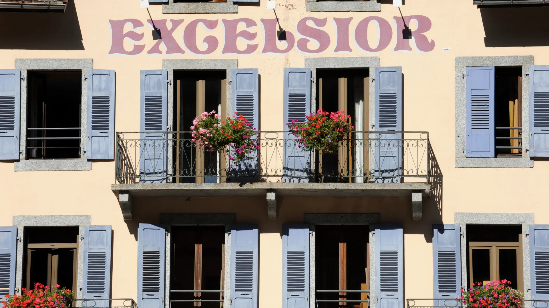 Excelsior facade 2