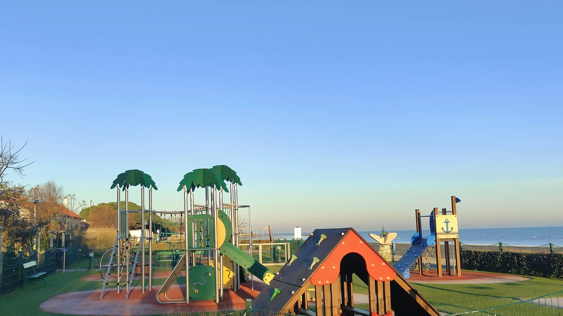 Aire de jeux 6 - 14 ans - Front de mer