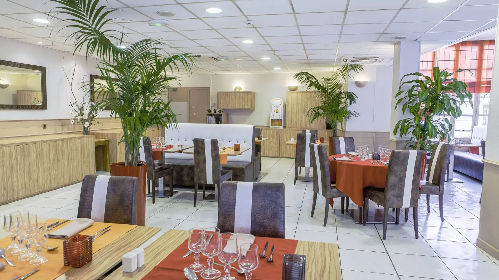Restaurant Kyriad Orange Salle restaurant