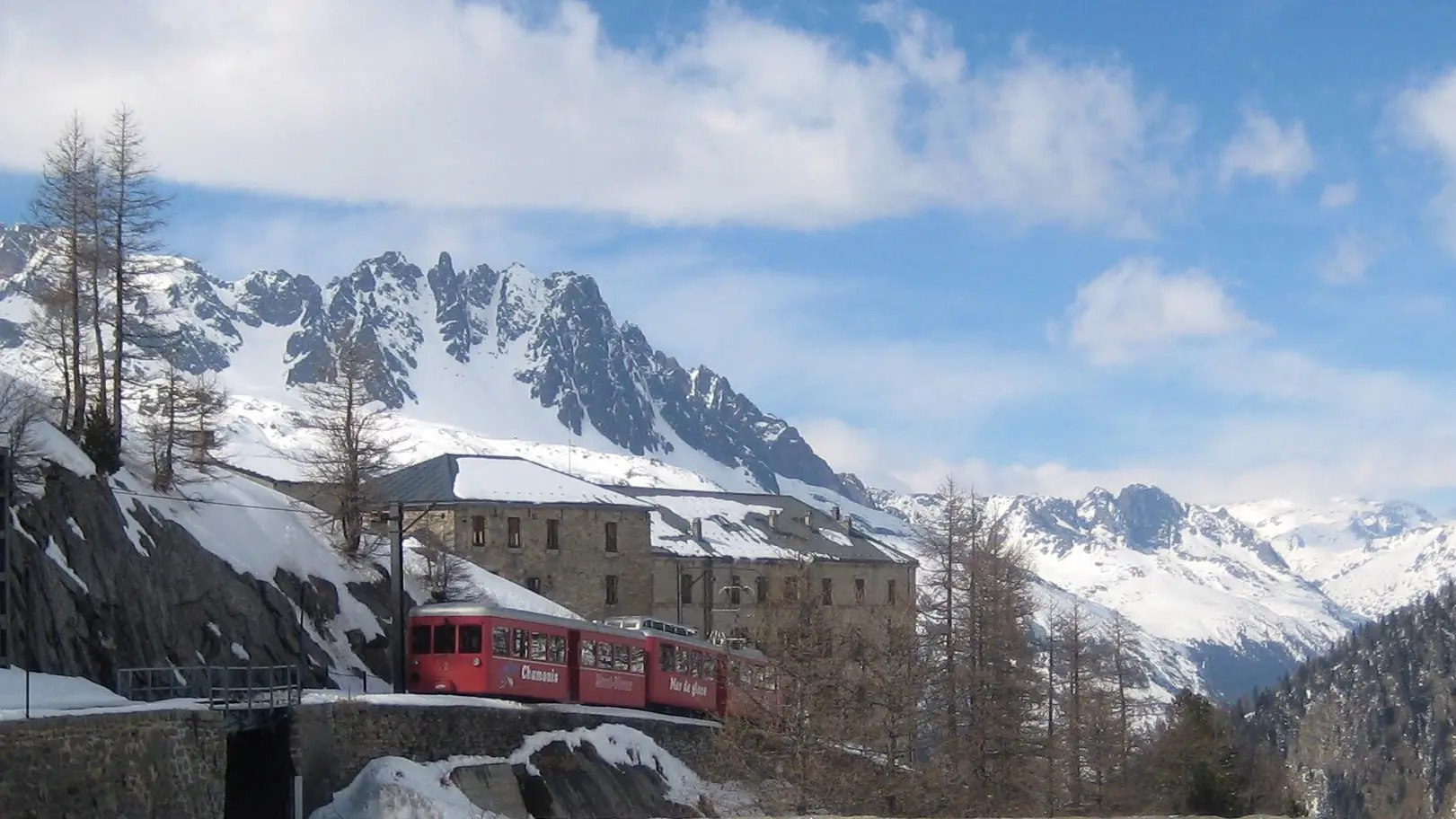 Photo touristique - petit train de la mer de glace a CHAMONIX
