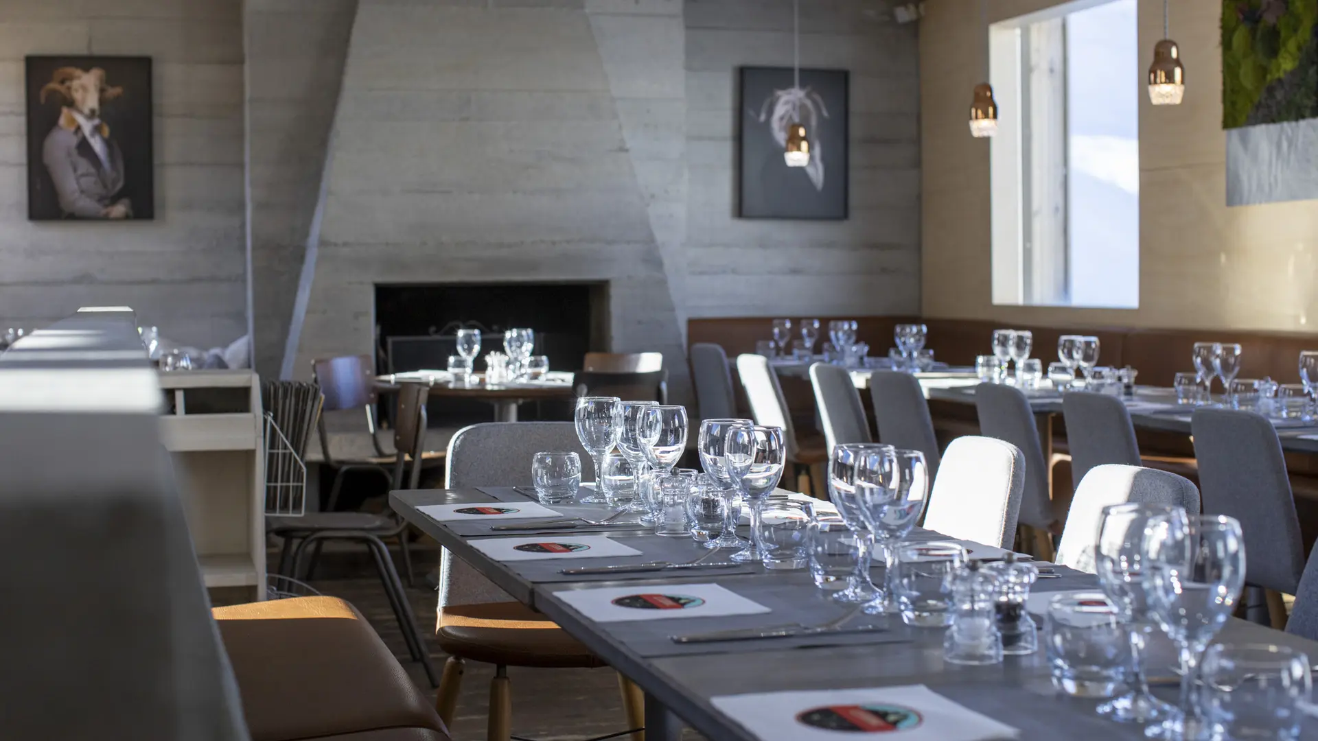 Tables en intérieure_Restaurant Le Signal