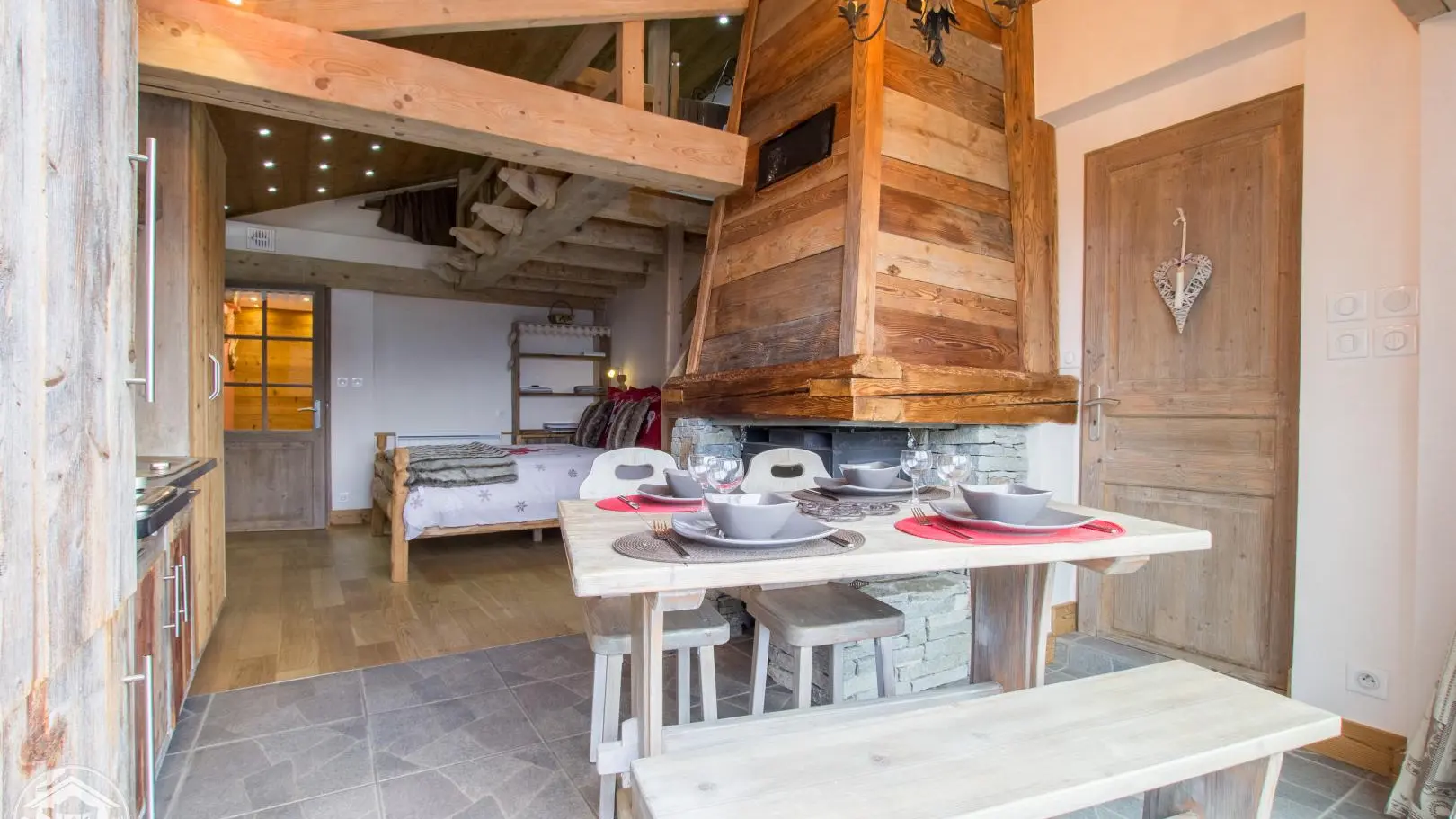 Chambre Cochette pour 4 personnes (+ lit d'appoint en mezzanine)/ 2 espaces couchage.