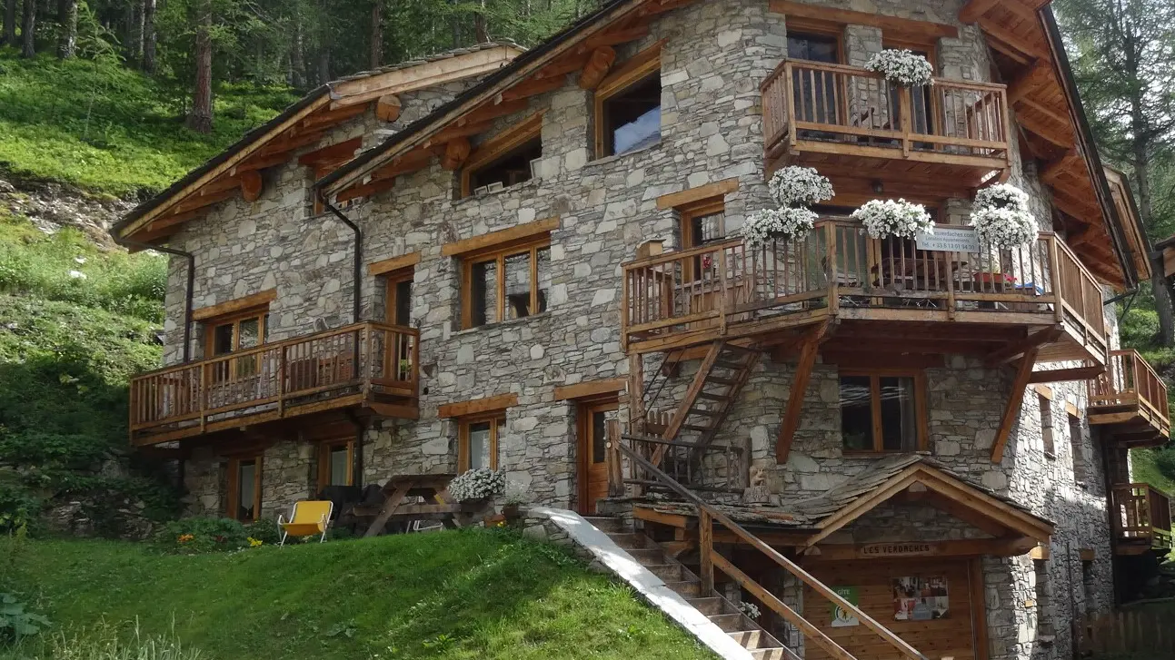 Vue extérieur du chalet en été - Chalet Les Verdaches Val d'Isère