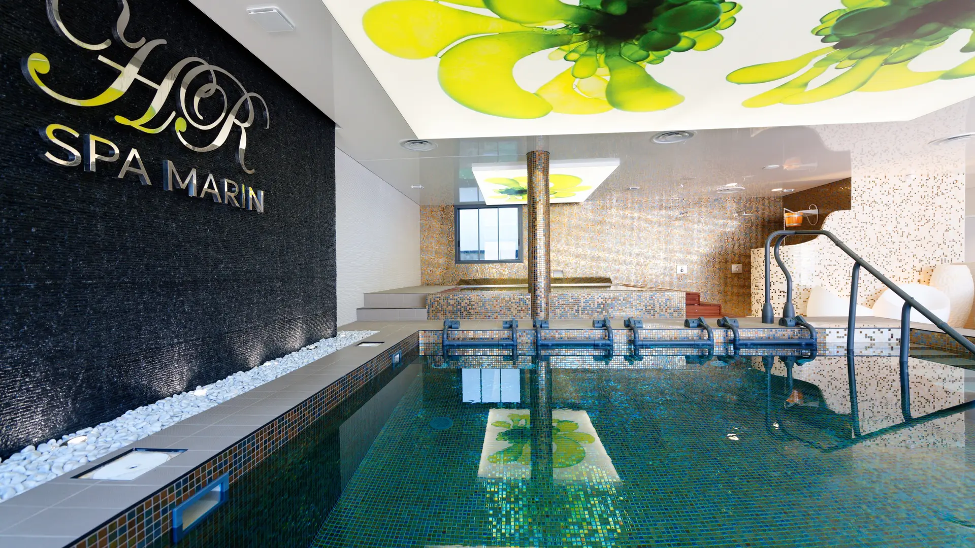 Bassin à l'eau de mer chauffé