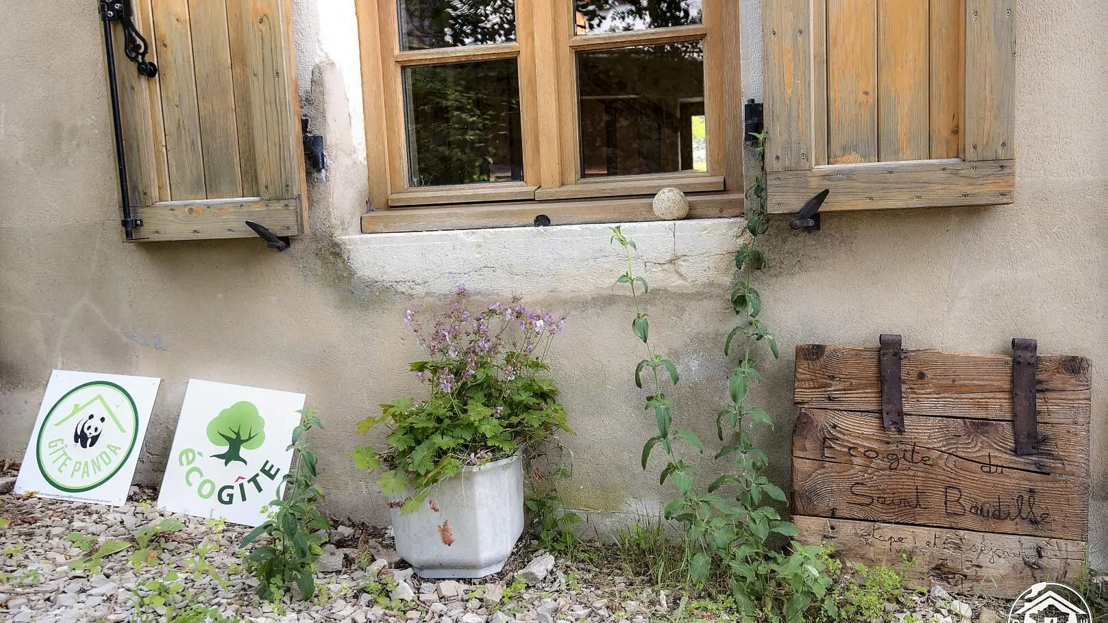 Deux labels complémentaires : Gîte Panda et Ecogîte.