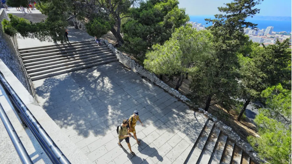 Escaliers ND de la Garde