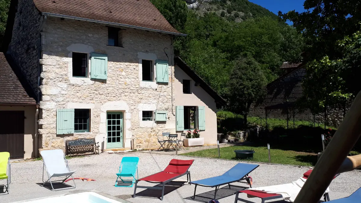 Gîte côté piscine/cour