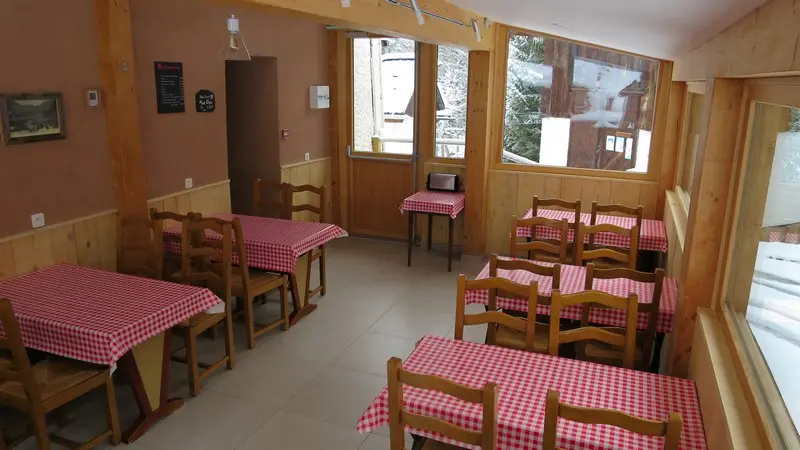 salle et terrasse