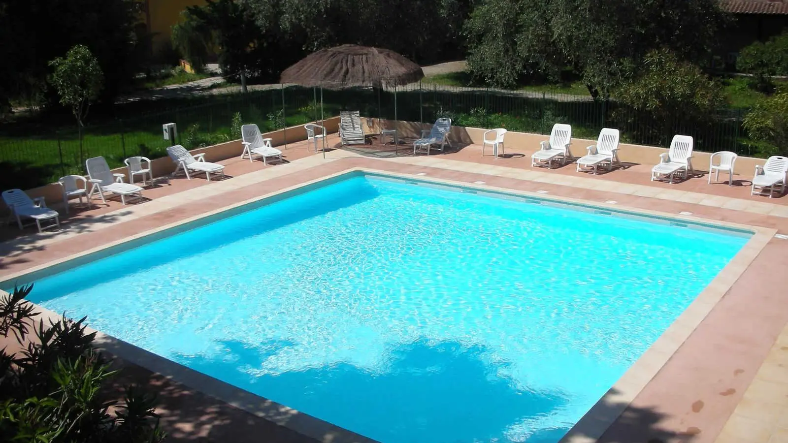 Piscine commune Ferme Riola Contes Gîtes de France Alpes-Maritimes