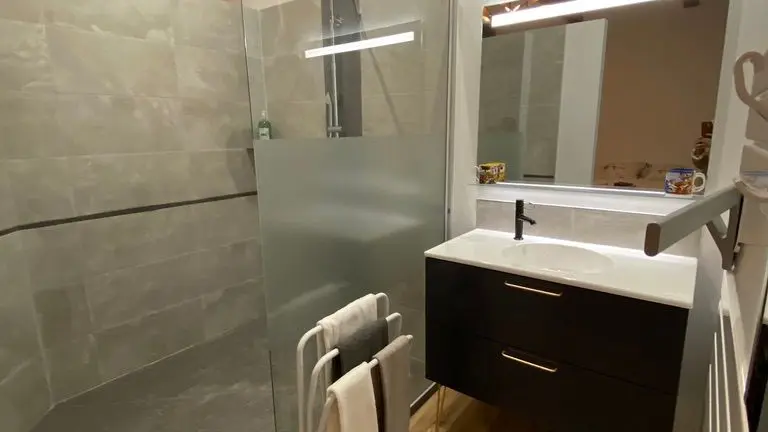 Salle d'eau de la suite parentale bambou