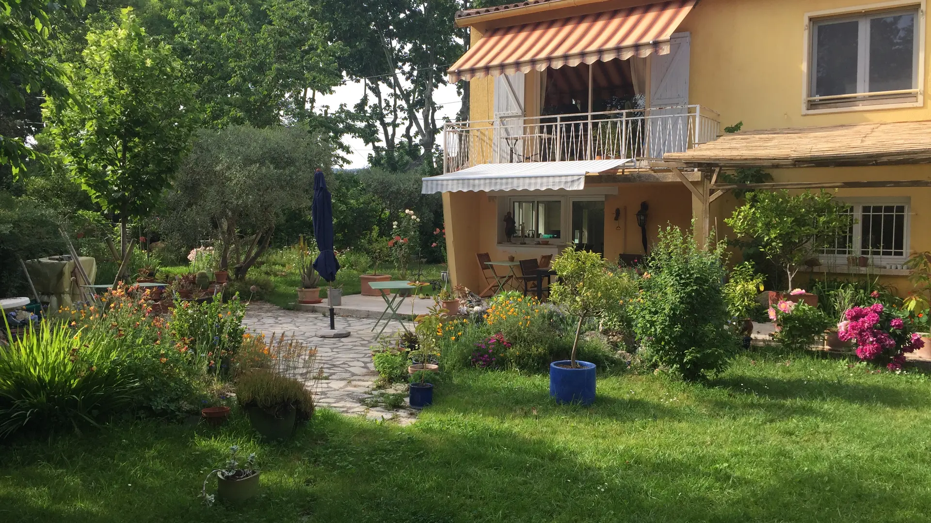 La maison et le jardin