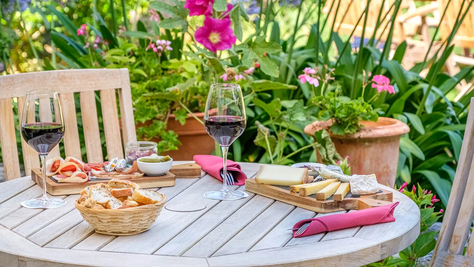 Apéritif dans le jardin