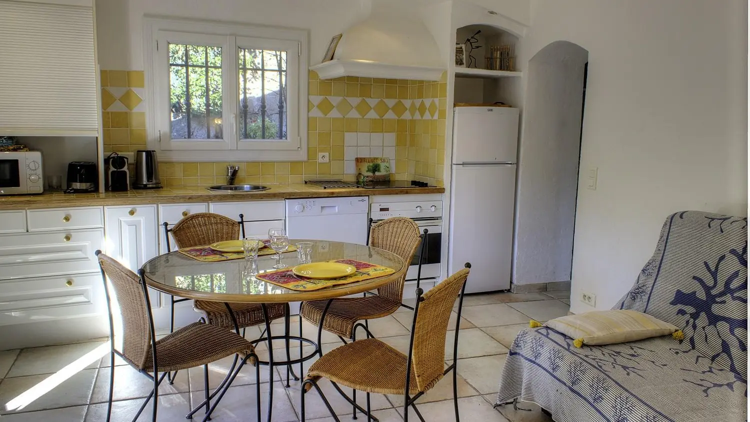 Gîte Le Cabanon-Cuisine salle à manger-Auribeau sur Siagne-Gîtes de France Alpes-Maritimes