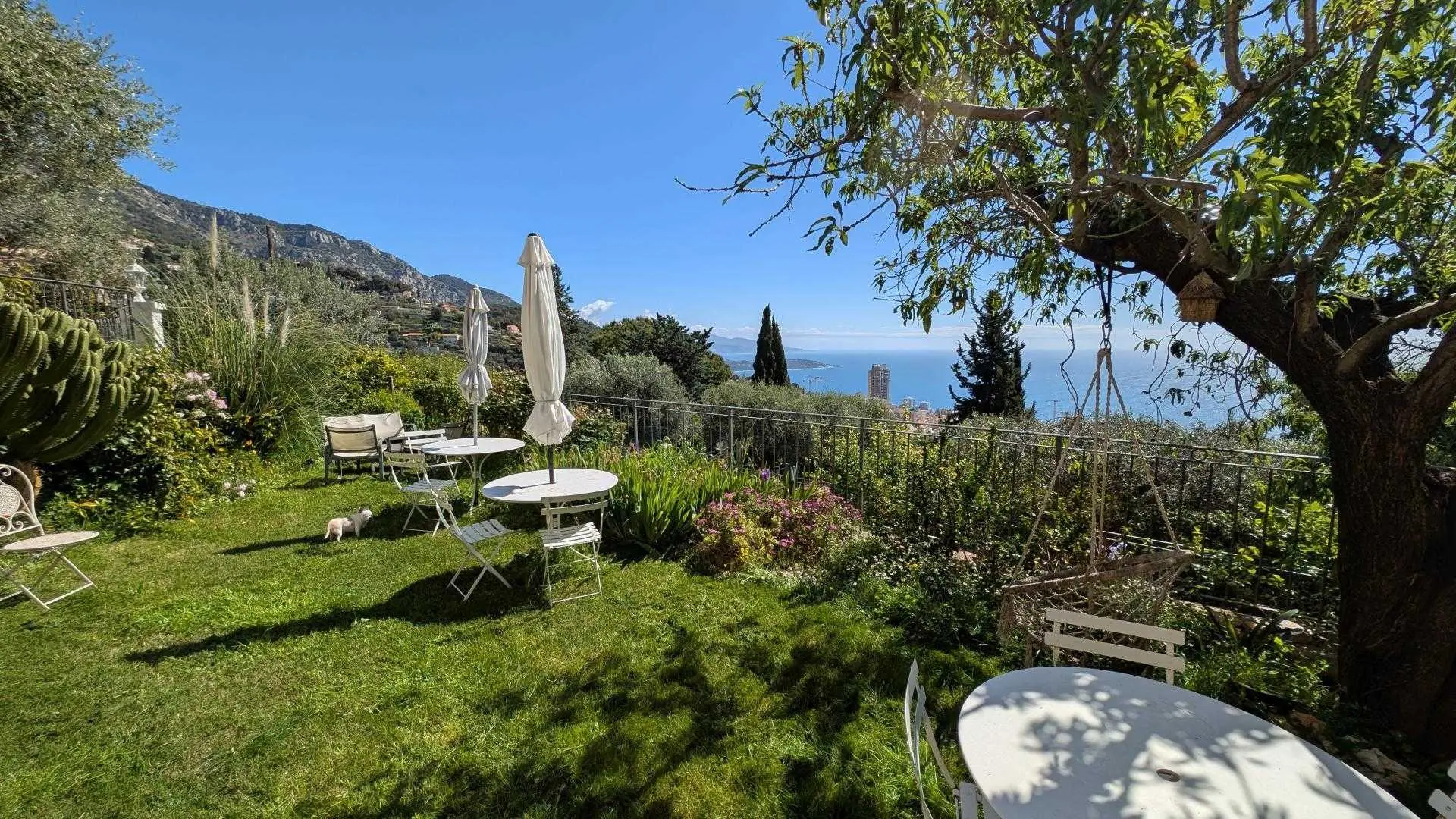 Mas d'Angeline-Jardin à partager-Beausoleil-Gîtes de France des Alpes-Maritimes