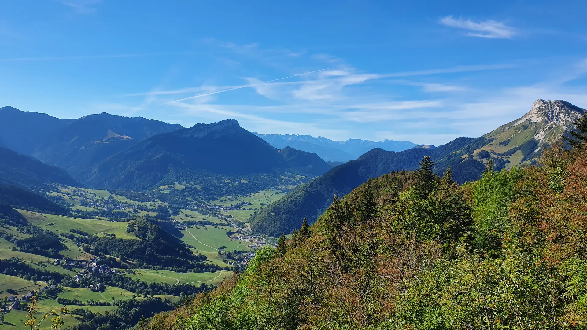 Vue du belvédère Sud en montant au Mont Julioz