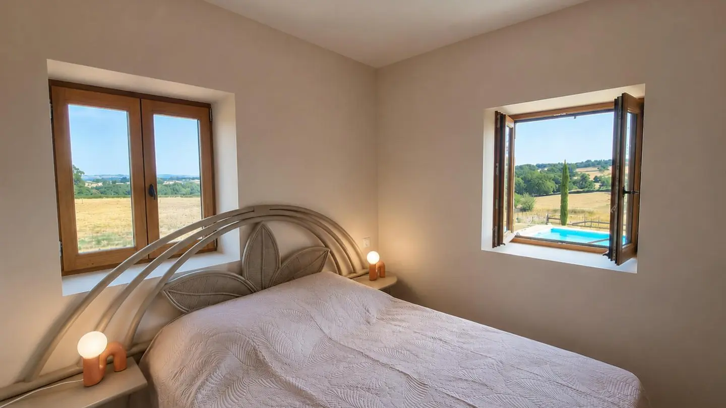 Suite 1 : un lit 140x200cm avec salle d'eau privative.