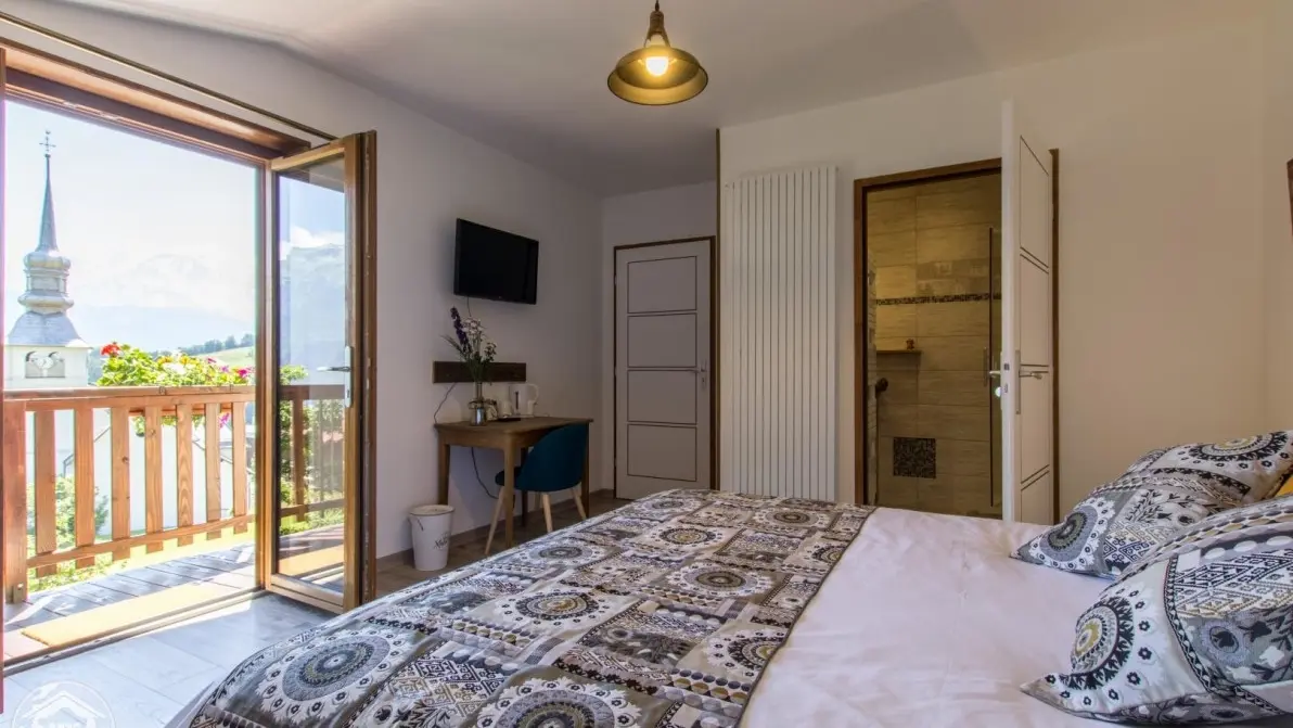 Chambre face à l'Église