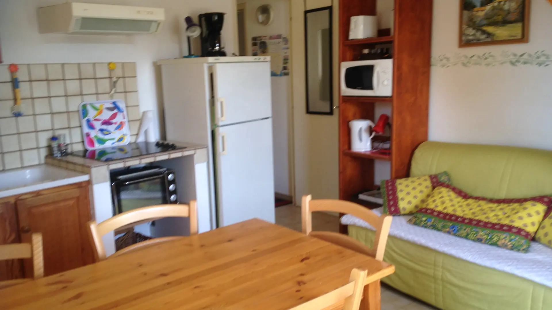 Dining room / kitchen area