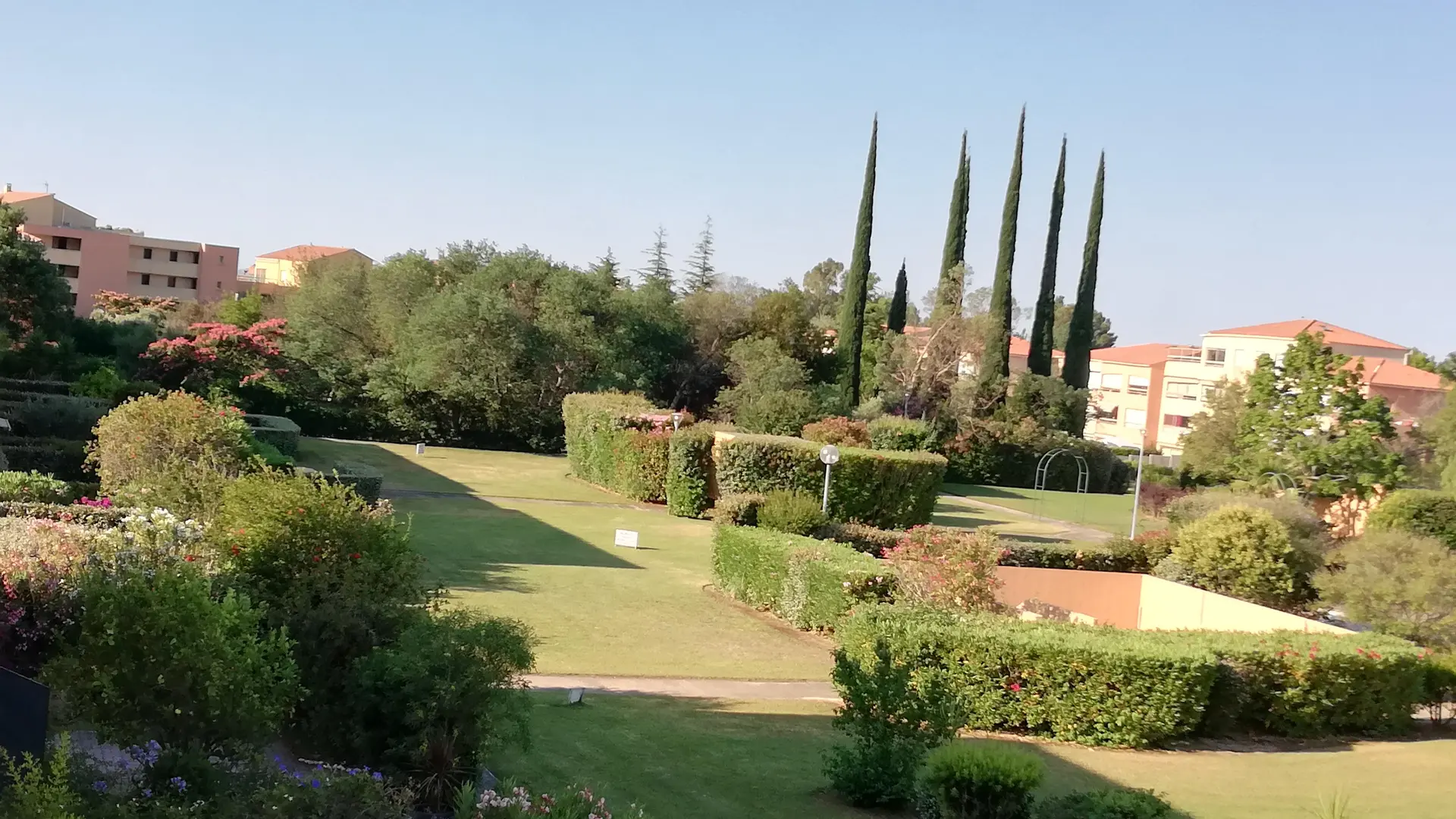 Vue depuis la loggia sur le parc
