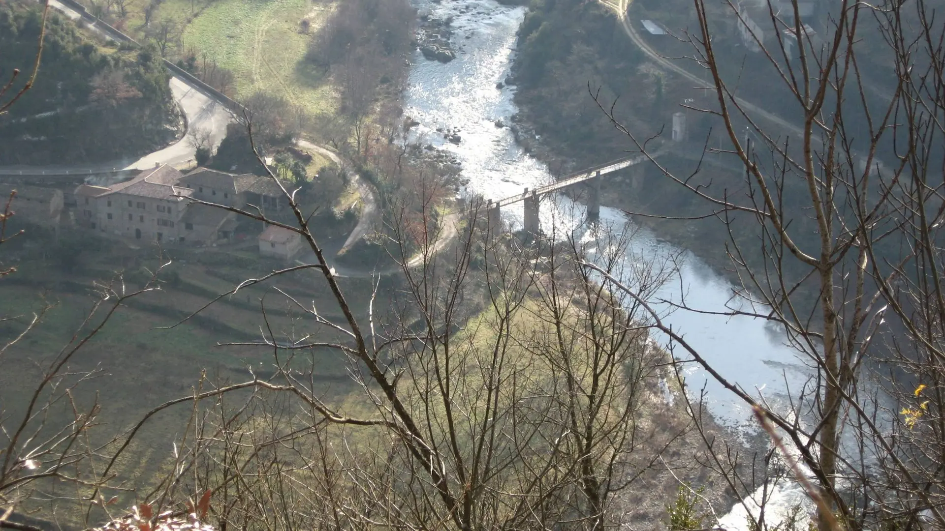 Du chemin vue sur la vallée de l'Eyrieux