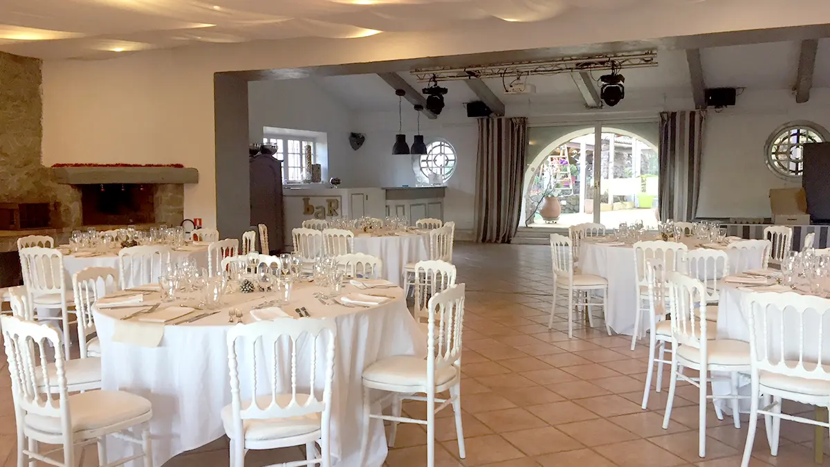 Salle aménagée pour dîner