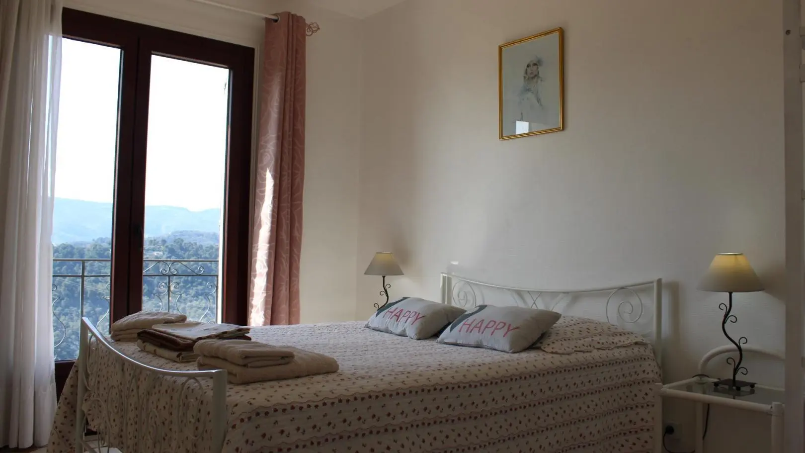 La Dominante-Chambre 1/Lit double 140x190 et Lit bébé-Blausasc-Gîtes de France des Alpes-Maritimes