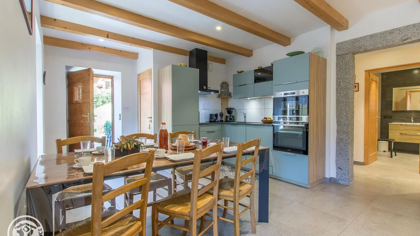 Séjour et son coin cuisine