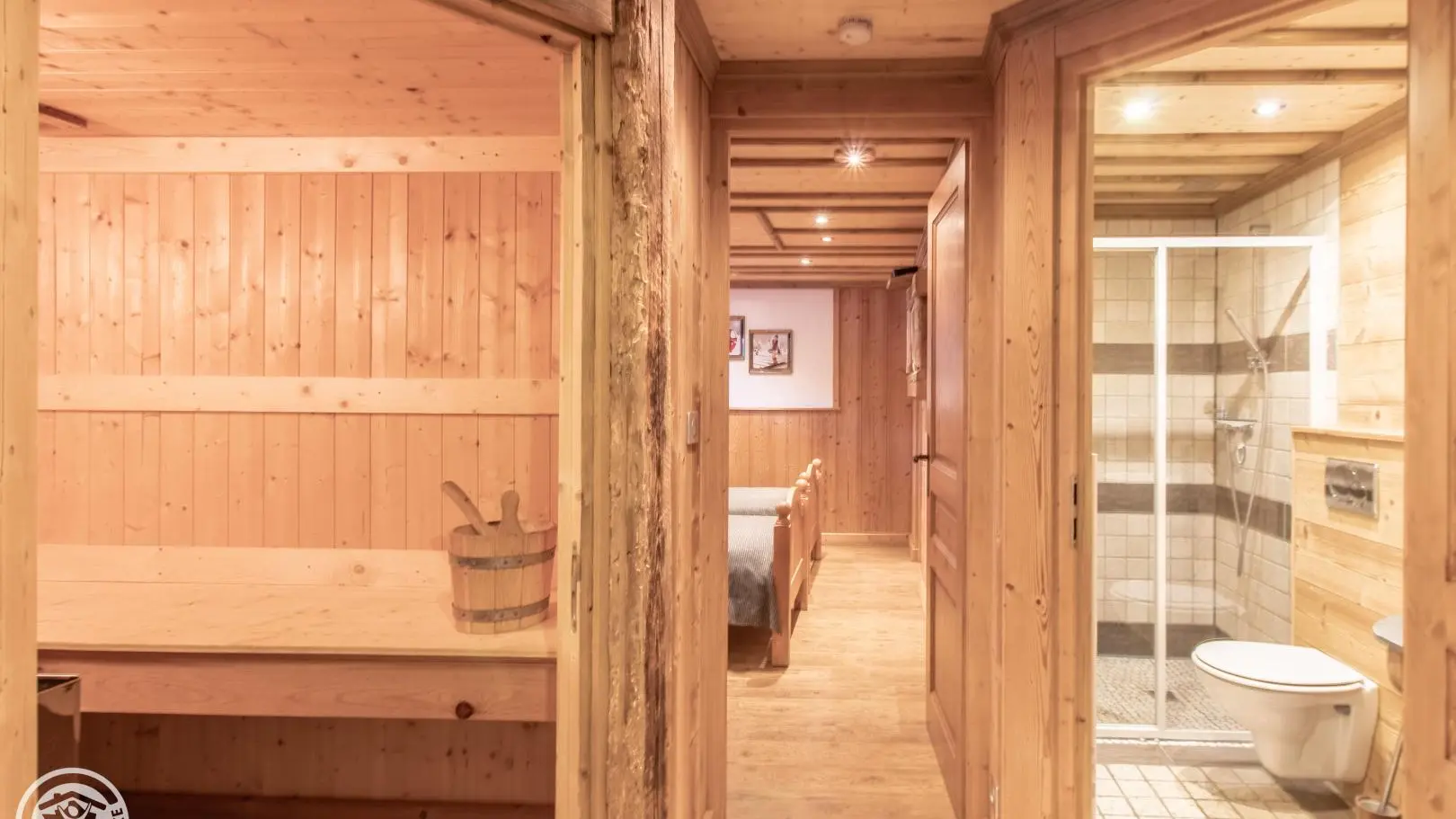 Saune, chambre 4 et salle d'eau du sauna