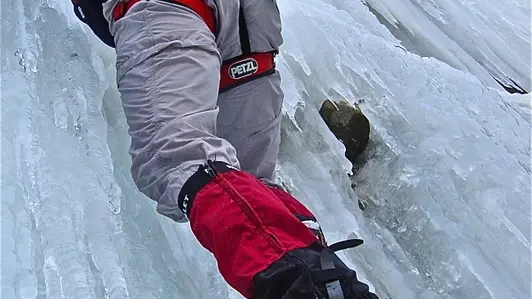 Cascade de glace avec les Guides du Champsaur-Valgaudemar