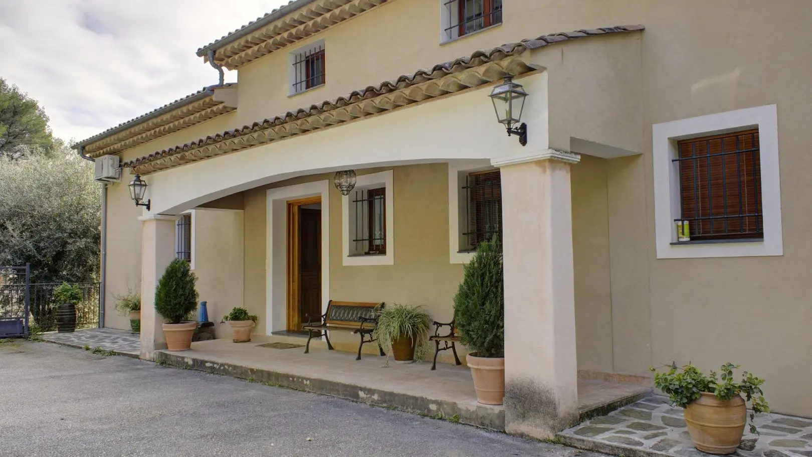 Entrée Gîte la Maison Blanche à Blausasc Gîtes de France Côte d'Azur Alpes-Maritimes