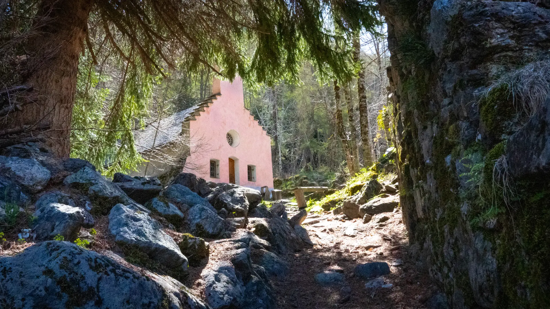 Eglise restaurée de l'ancien hameau de Navette, Valgaudemar