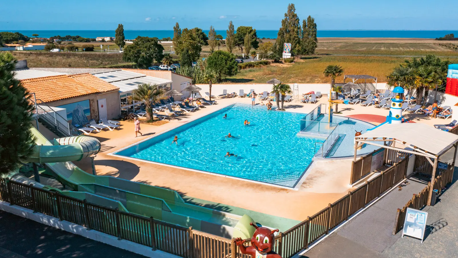 Piscine chauffée camping Les Peupliers