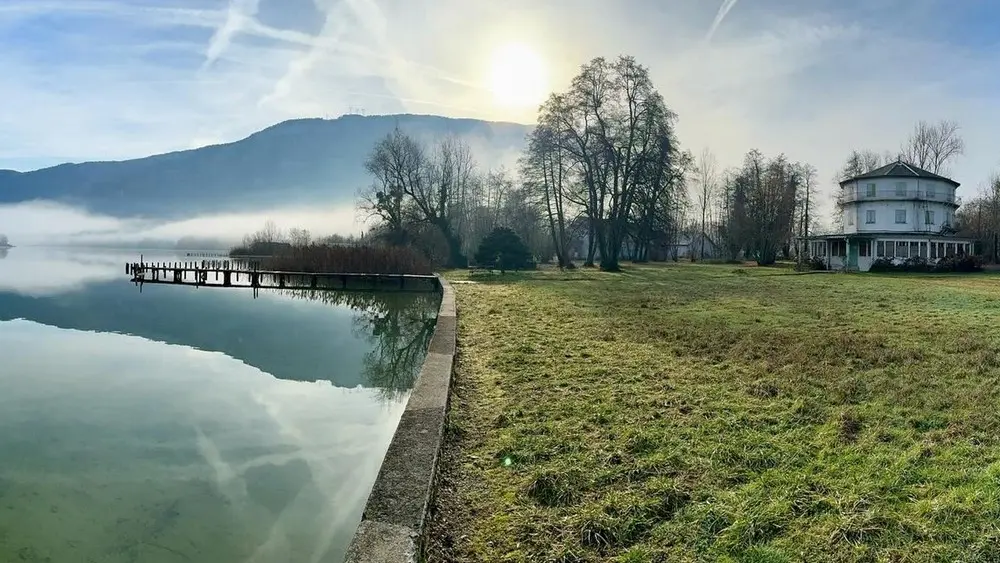 Maison ronde à Lépin-le-Lac