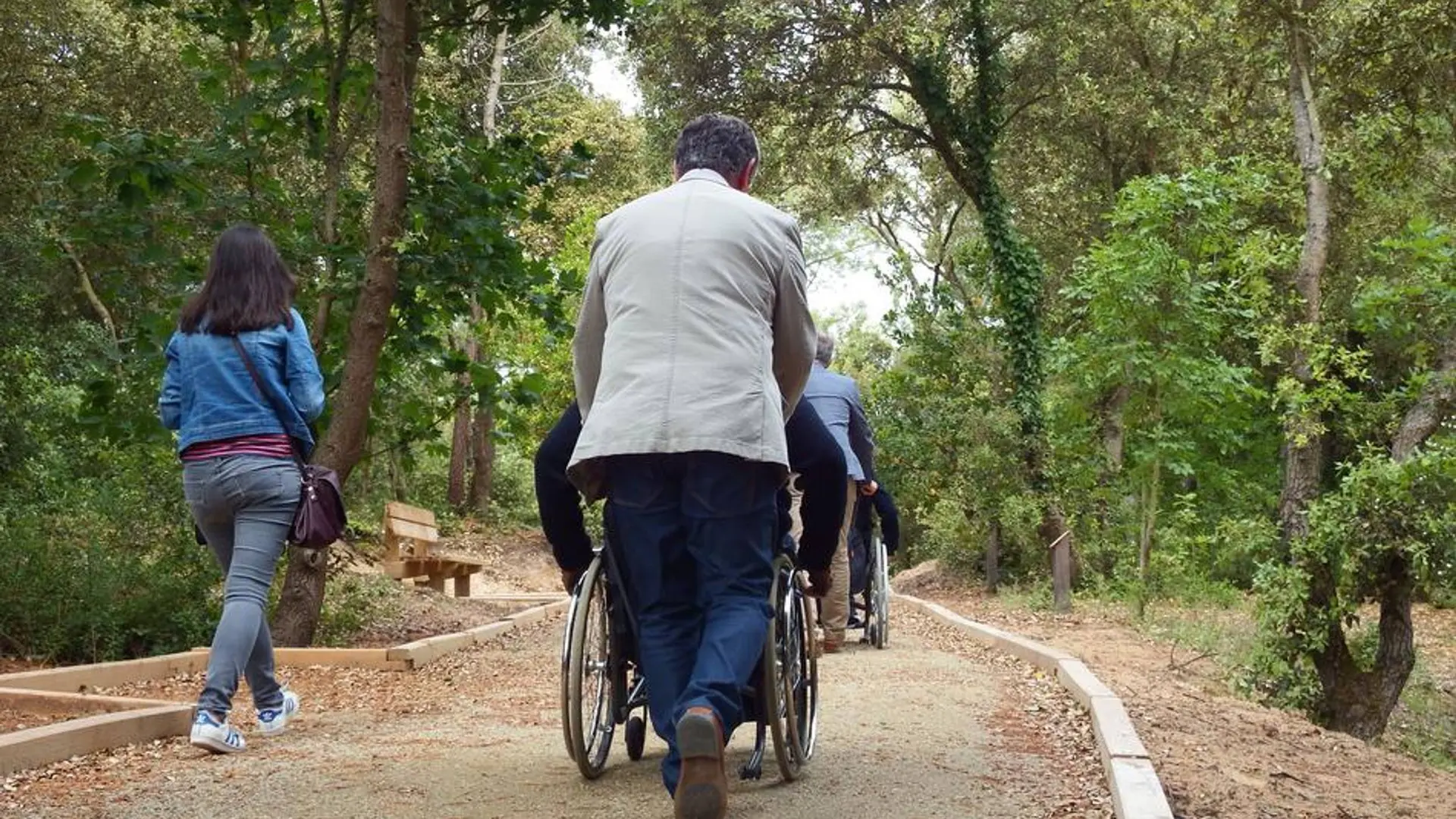 En fauteuil, sur les Chemins de Bellevue