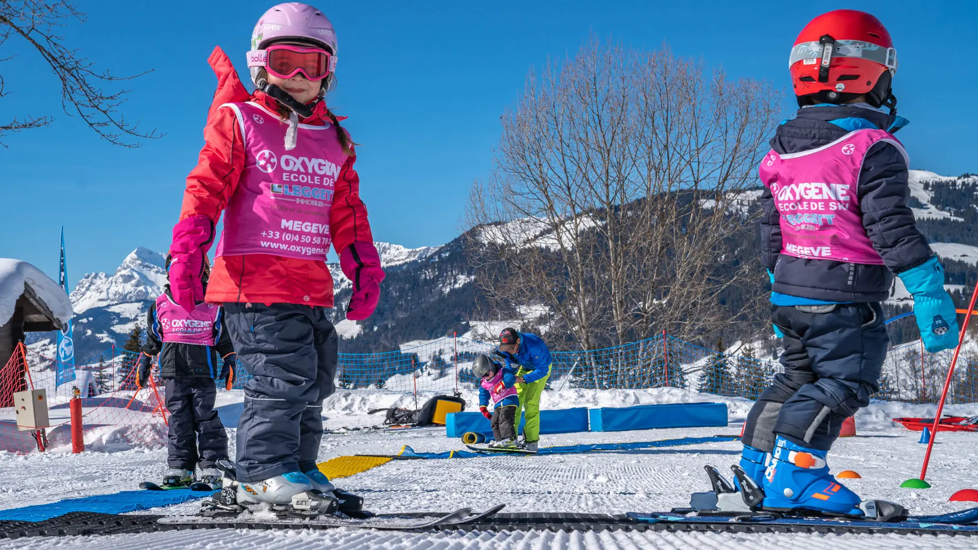 A Megève, les enfants font leurs premières glisses dans un espace dédié.