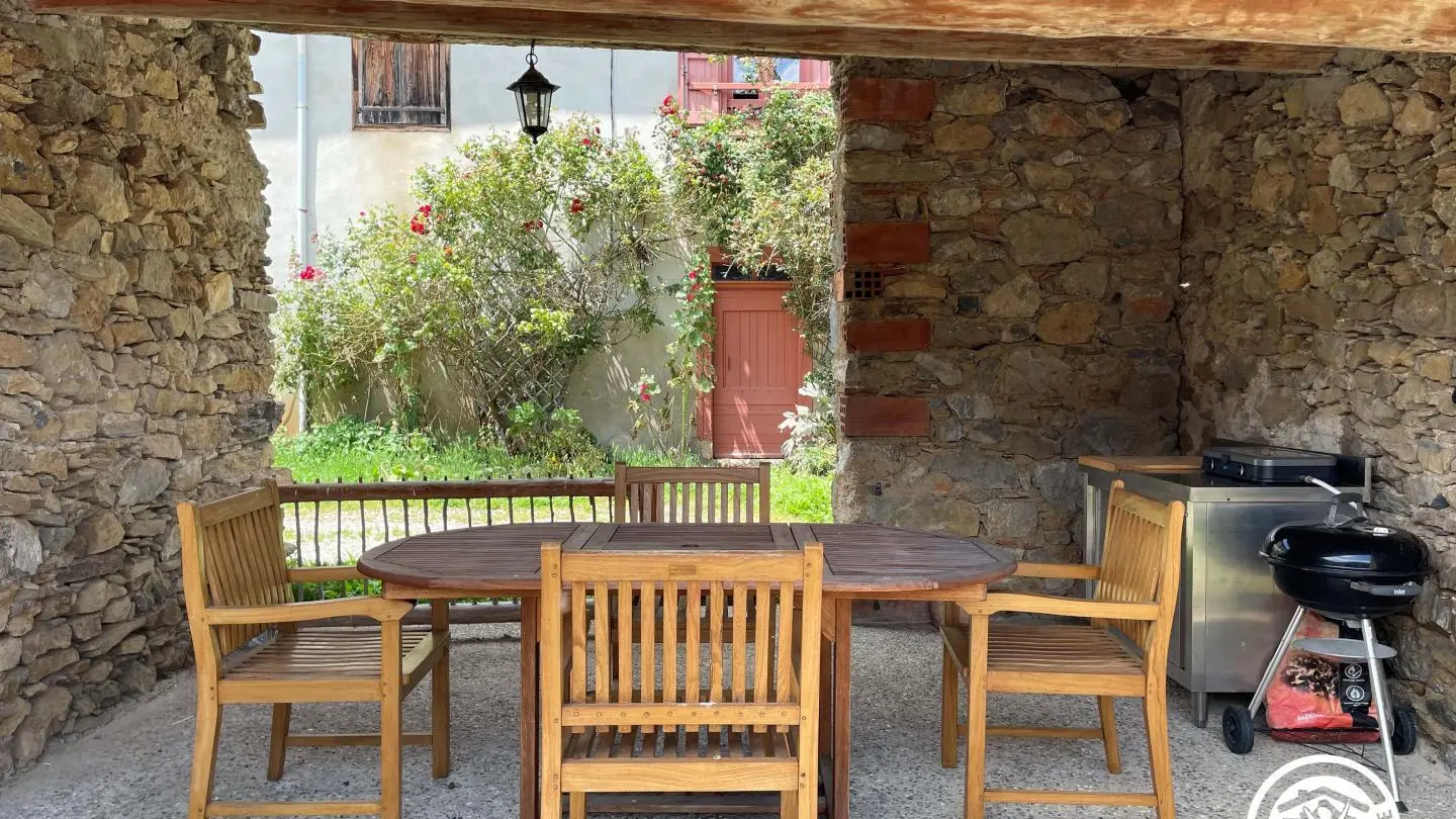 Cuisine d'été sur la terrasse