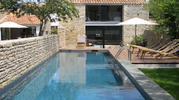 Swimmingpool der Villa des Hotels Le Sénéchal