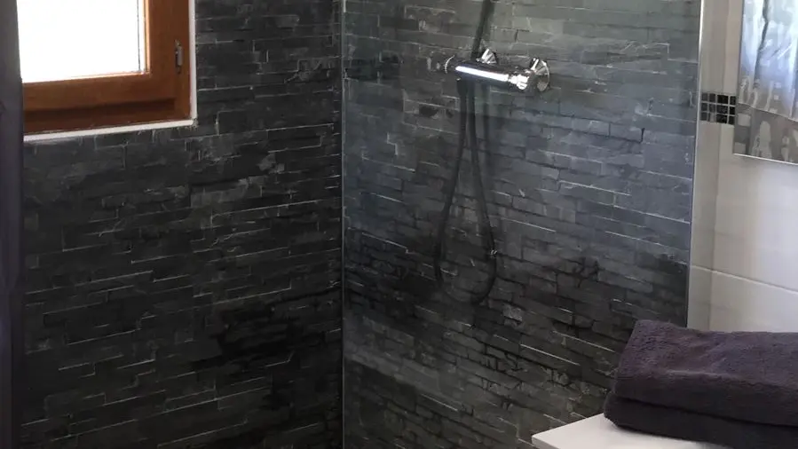 Salle de bain style urbain - La Ferme de Coron