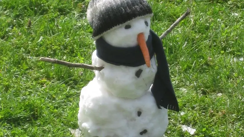 l'oeuvre d'un petit vacancier sur la terrasse