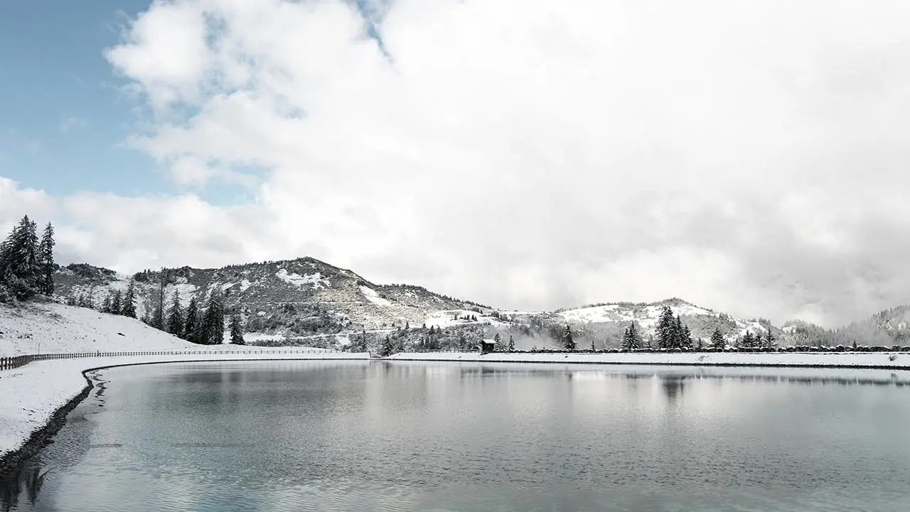Le lac des Queysets en hiver