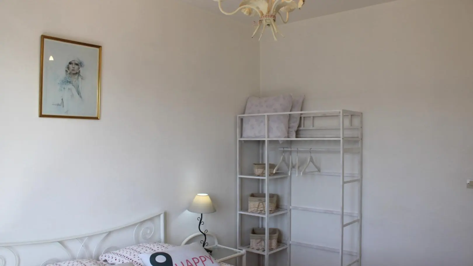 La Dominante-Chambre 1/Lit double 140x190 et Lit bébé-Blausasc-Gîtes de France des Alpes-Maritimes