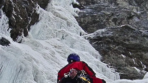 Cascade de glace - Bureau des guides du Champsaur