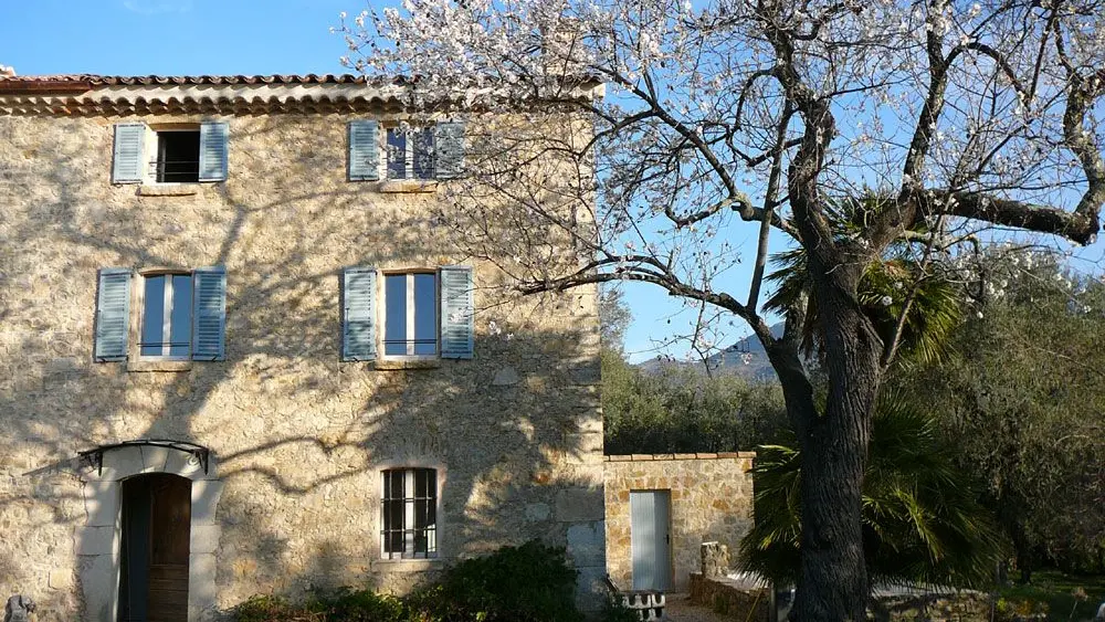 Gîte Bastide de la Rousoulina-Maison Côté Entrée-Le Rouret-Gîtes de France Alpes-Maritimes