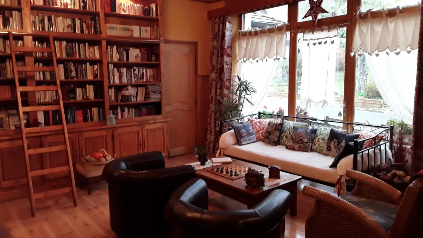 La bibliotheque, un lieu convivial pour la detente, la lecture, les jeux et la musique