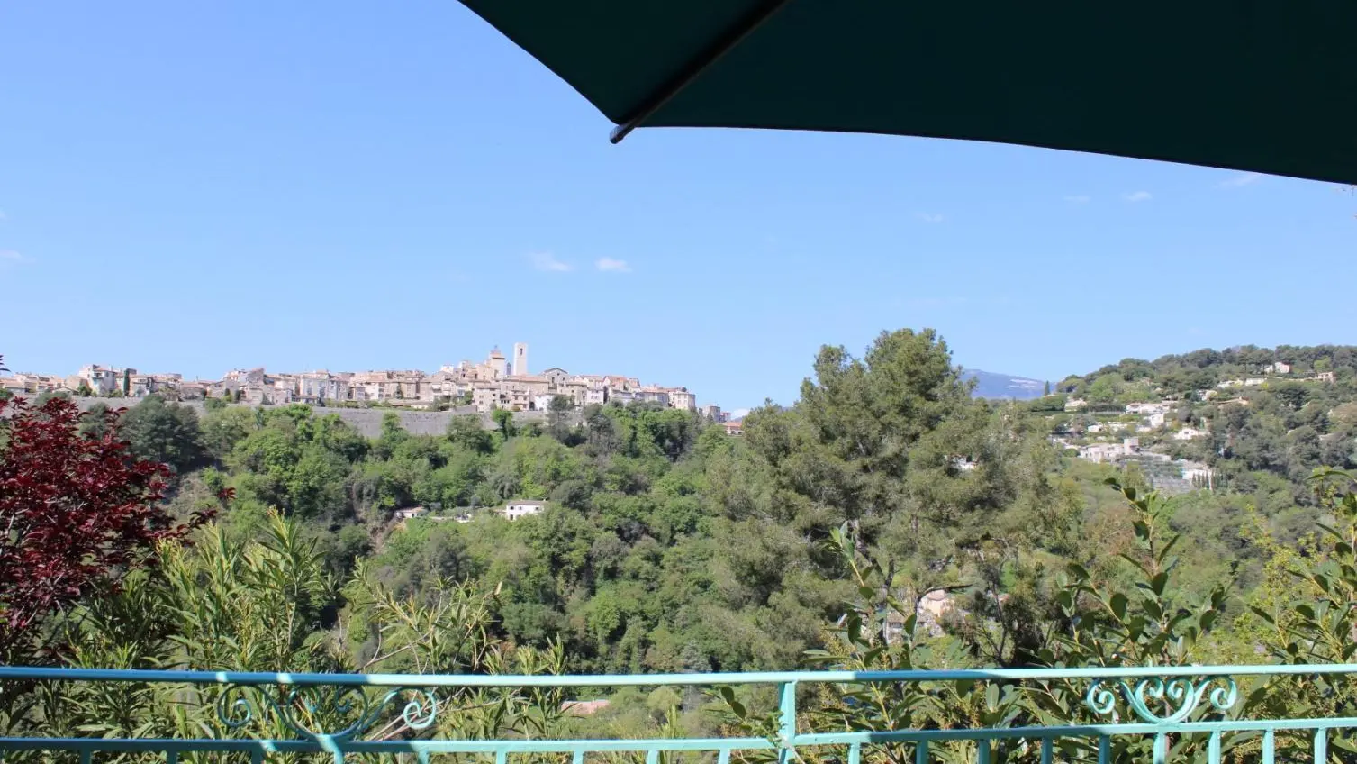 Gîte Face aux remparts de Saint-Paul - Vue panoramique - Gîtes de France Alpes-Maritimes