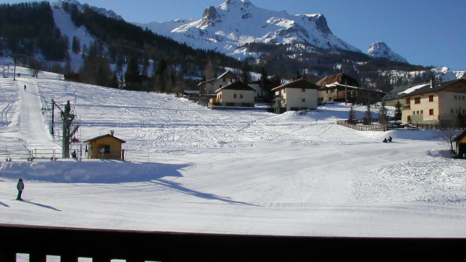 T2 vue panoramique face aux pistes